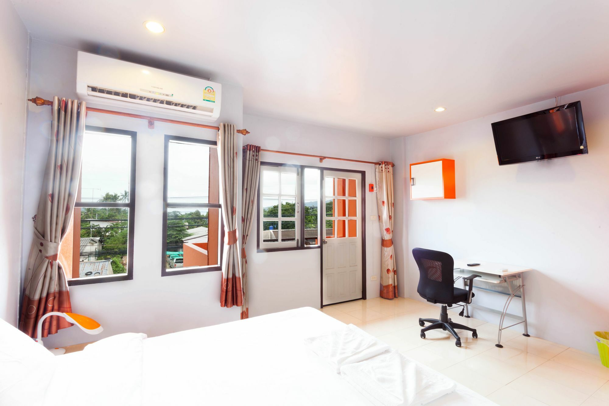 Luna Guesthouse And Travel Rawai Eksteriør billede